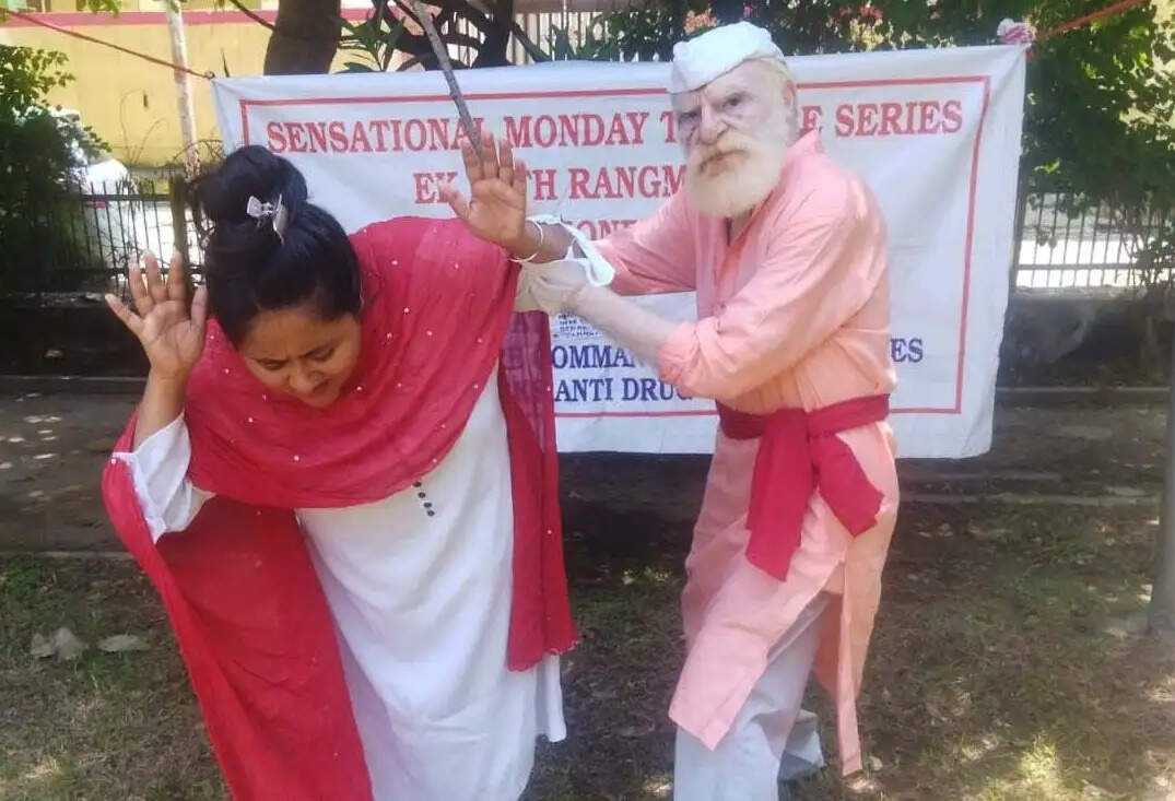 ‘नशा करेगा बर्बाद, छोड़ो इसे हो जाओ आबाद’ नुक्कड़ नाटक के जरिए दिया नशामुक्ति का संदेश
