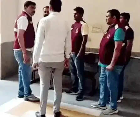 फरीदाबाद : पुलिस ने सेक्टर-12 में चलाया कांबिंग और सर्चिंग अभियान