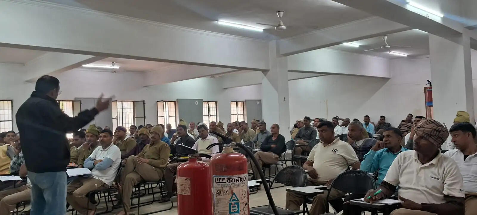 218 होमगार्डों को हवाई हमले से बचाव के तरीकों का प्रशिक्षण दिया गया