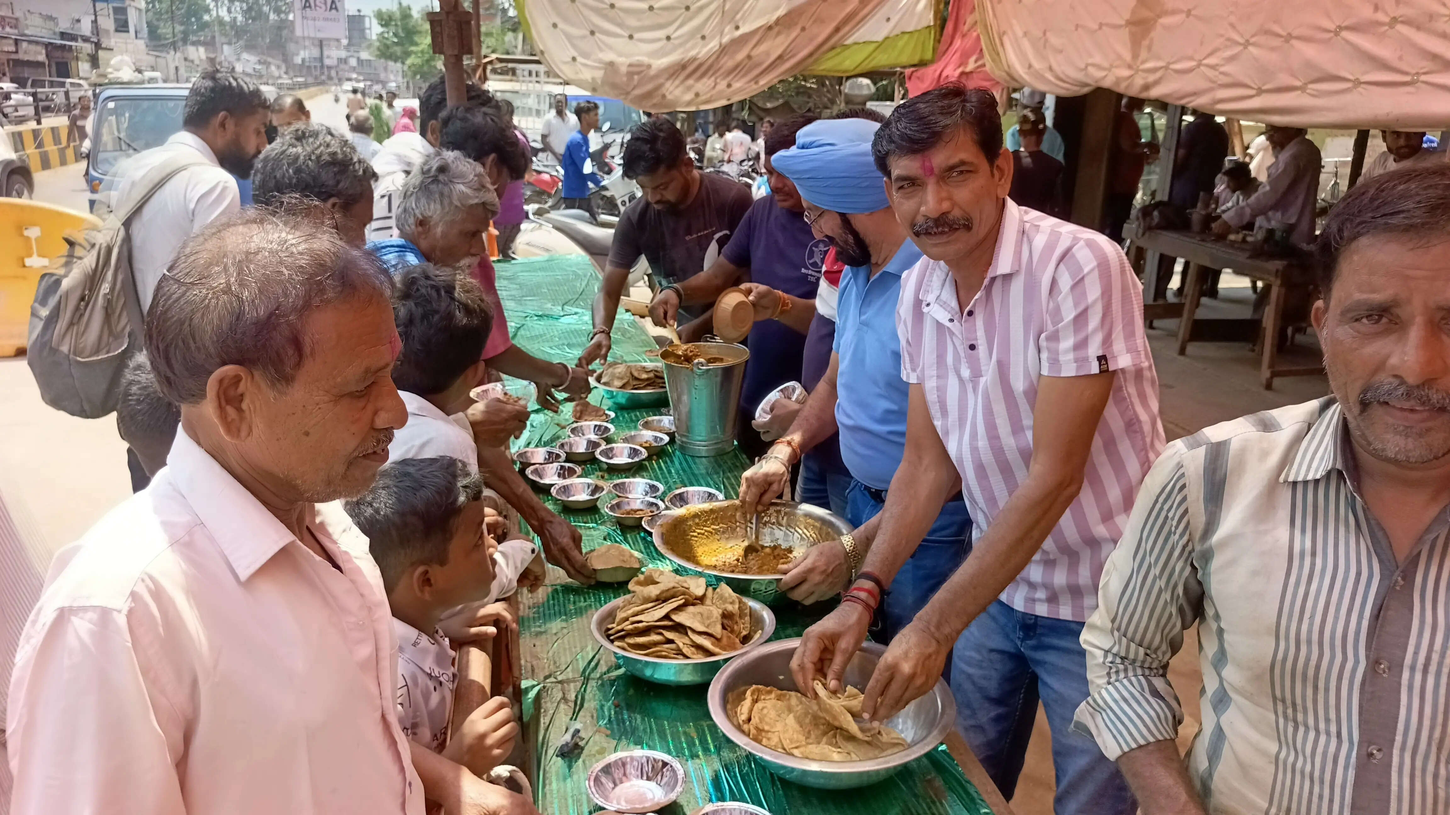 भगवान विश्वकर्मा की आराधना के साथ धमतरी में हुआ सामूहिक भंडारा
