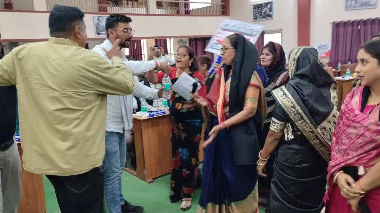 धमतरी नगर निगम में महिला आरक्षण पर संकल्प पारित, बैठक रही हंगामेदार
