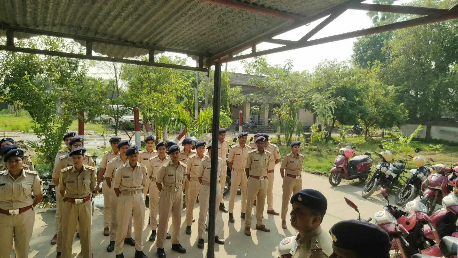 सारण के दुर्गा पूजा में पुलिस दीदी और बाइक क्यूआरटी संभालेंगी विधि-व्यवस्था एवं भीड़ नियंत्रण की कमान