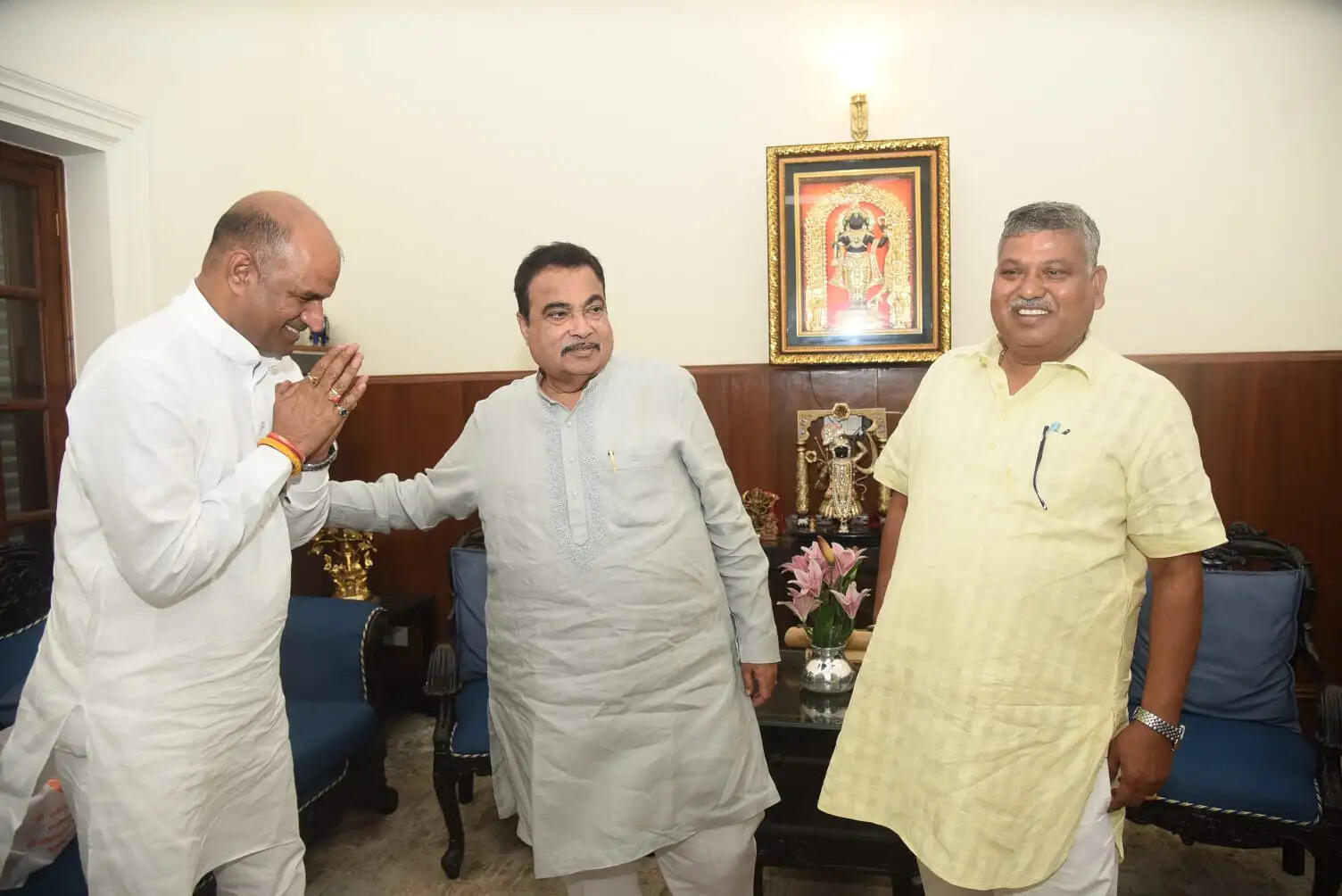 केंद्रीय मंत्री नितिन गडकरी से भेंट सांसद जोशी ने की भेंट, राष्ट्रीय राजमार्ग के लोकार्पण का किया आग्रह
