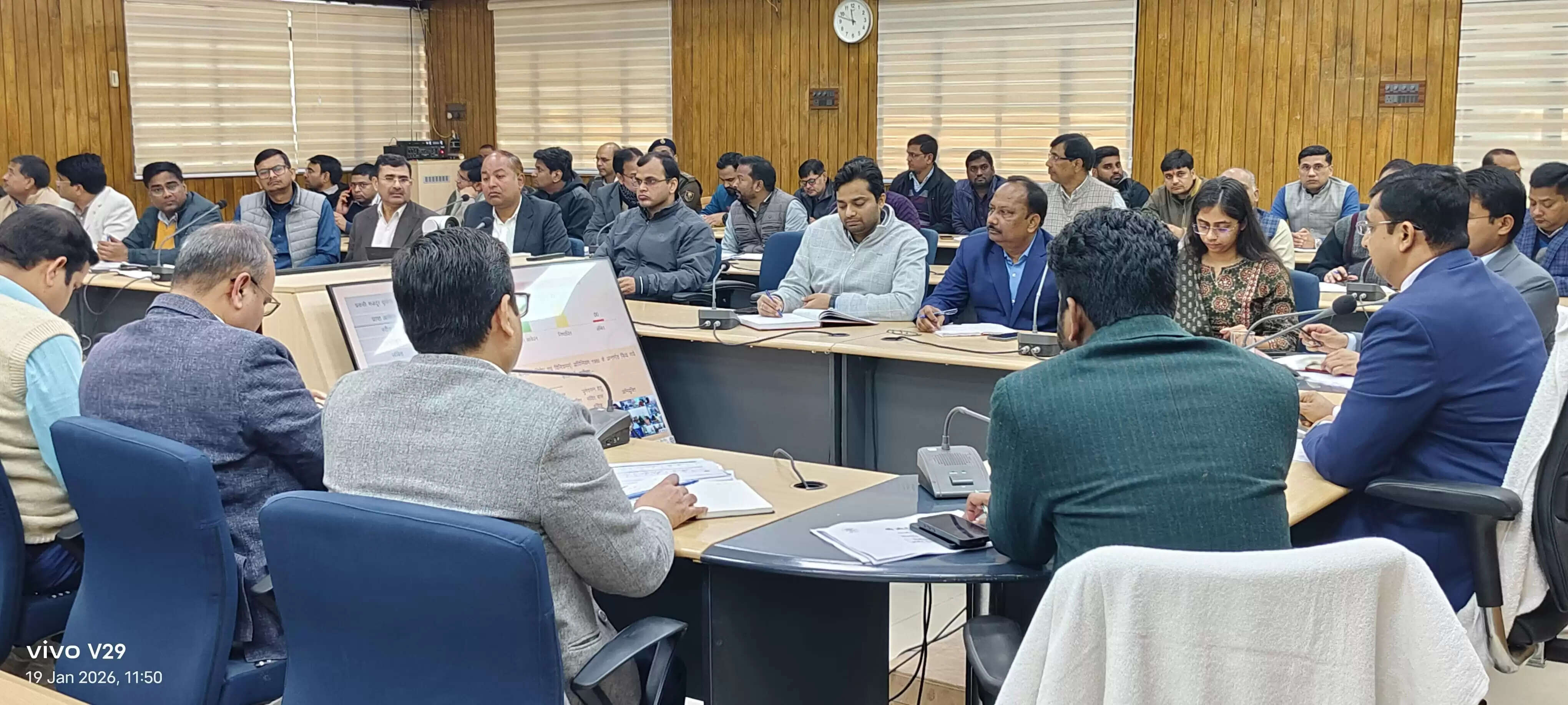 आगामी सरस्वती पूजा आयोजन को लेकर डीएम ने किया शांति समिति की बैठक