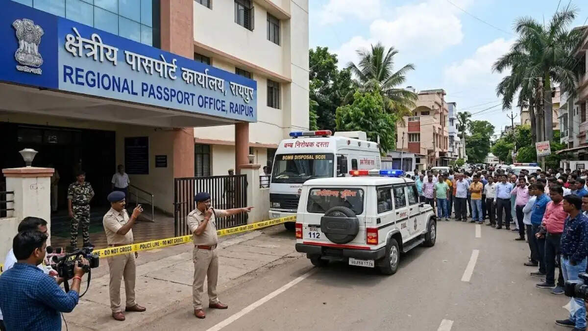 छत्तीसगढ़ : रायपुर के पासपोर्ट ऑफिस को बम से उड़ाने की मिली धमकी, जांच में नहीं मिला काेई विस्फाेटक