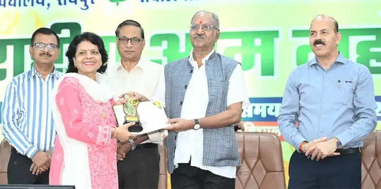 गांवों में अमराई की परंपरा पुनर्जीवित करने की जरूरत : बृजमोहन अग्रवाल