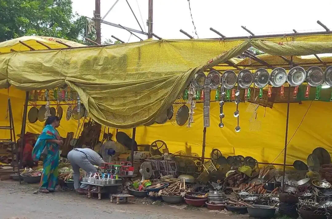 जौनपुर में ऐतिहासिक भादो छठ मेला शुरू, सूरजकुंड में उमड़े श्रद्धालु