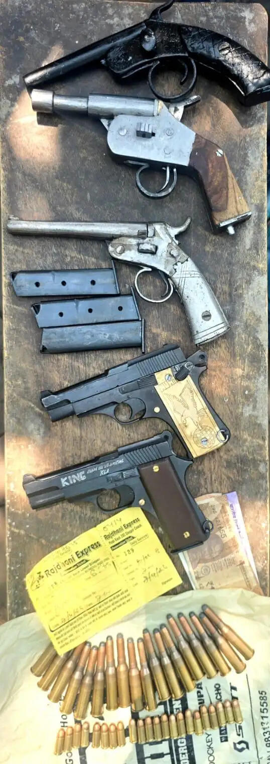 कोलकाता में एसटीएफ की कार्रवाई, भारी मात्रा में हथियार बरामद