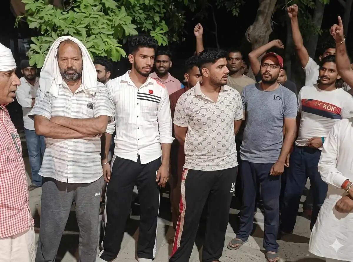 यमुनानगर:बिजली संकट पर फूटा ग्रामीणों का आक्रोश, आधी रात को पावर हाउस का घेराव