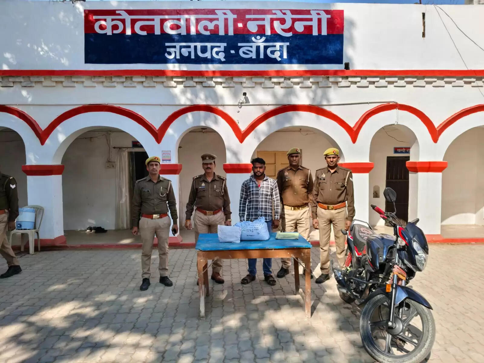 बांदा में 4.2 किलो गांजे के साथ अंतरजनपदीय तस्कर गिरफ्तार