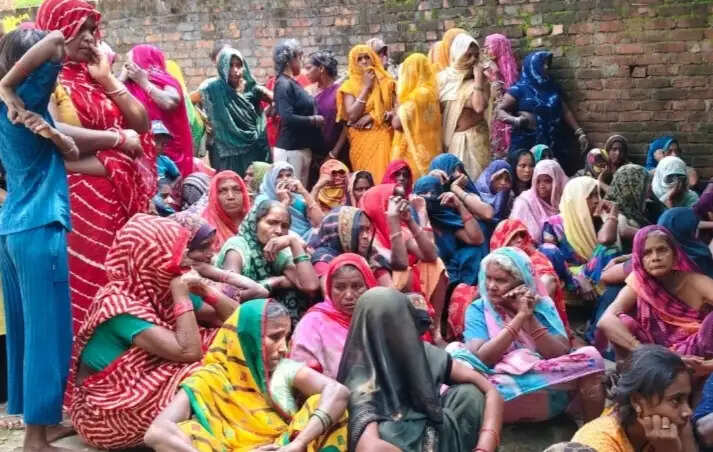 कमरे में फंदे से लटकता मिला विवाहिता का शव
