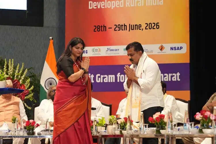 केंद्रीय मंत्री शिवराज ने राष्ट्रीय सम्मेलन में की छत्तीसगढ़ के मटेरियल बैंक मॉडल की सराहना