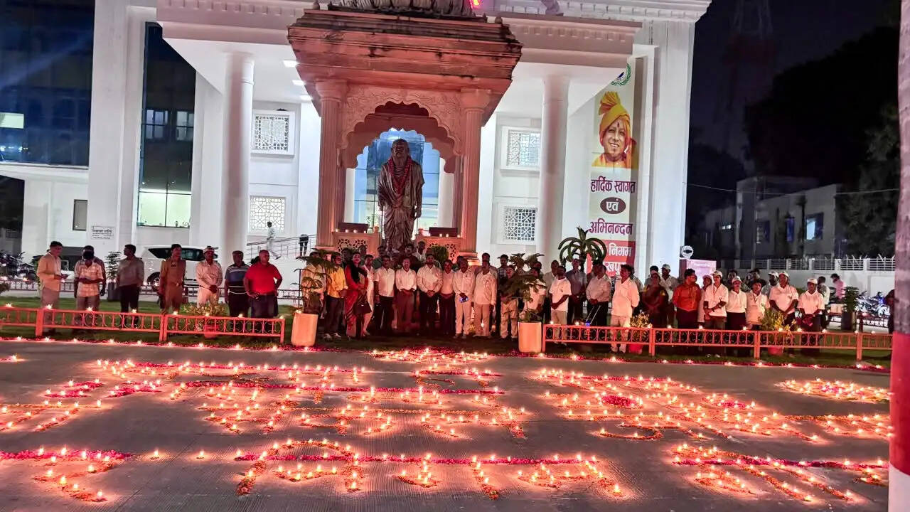 सेवा संकल्प अभियान में जगमगाया गोरखपुर, नगर निगम ने जलाए 71 हजार दीप