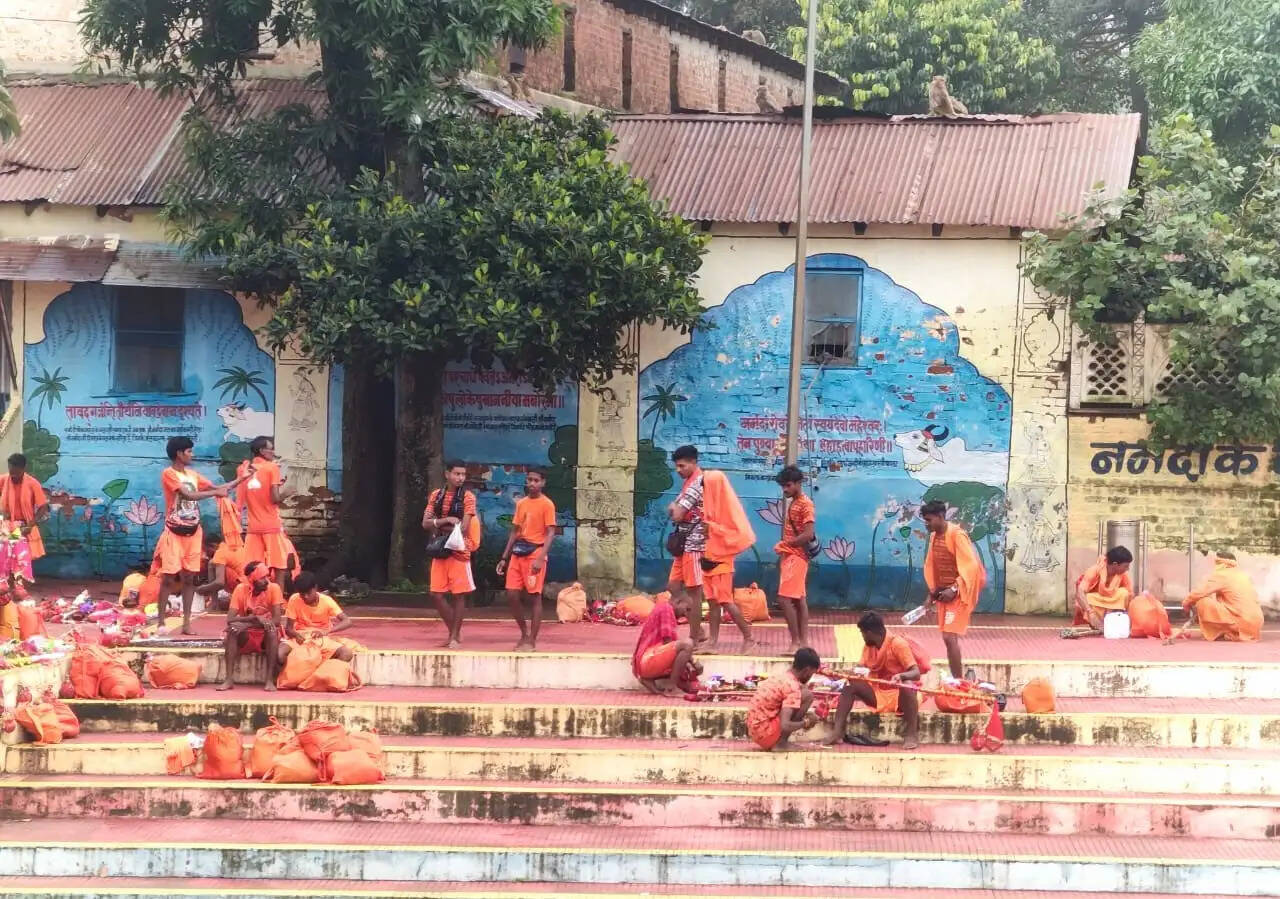 अनूपपुर: सावन के पहले दिन मॉ नर्मदा नगरी अमरकंटक शिवभक्ति के रंग में रंगी