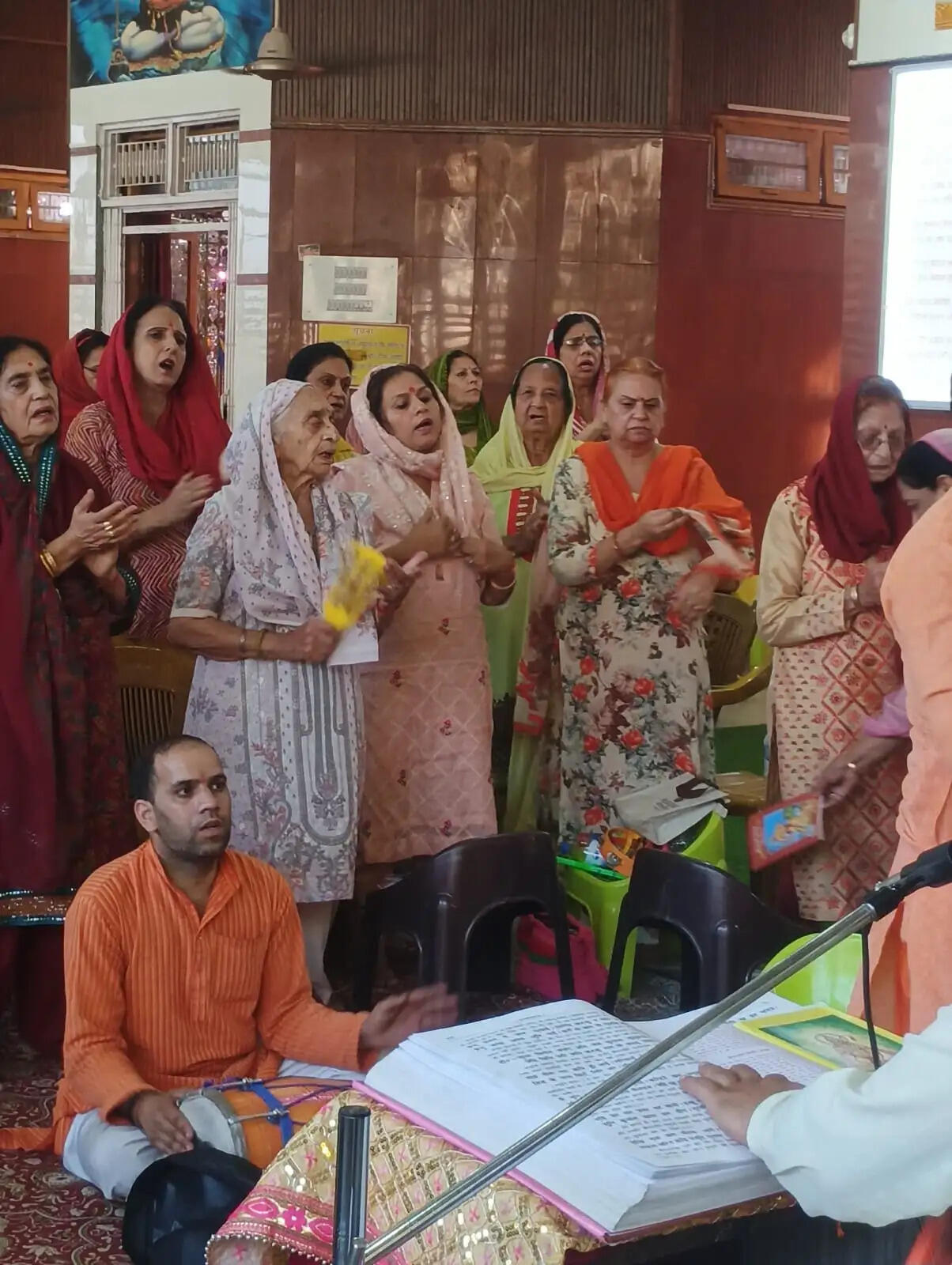 हनुमान चालीसा और दुर्गा स्तुति पाठ में उमड़ा श्रद्धालुओं का जनसैलाब