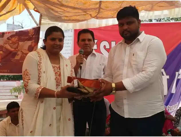 एसआई भर्ती-2021 निरस्त करने के विरोध में चयनित अभ्यर्थियों का सत्याग्रह