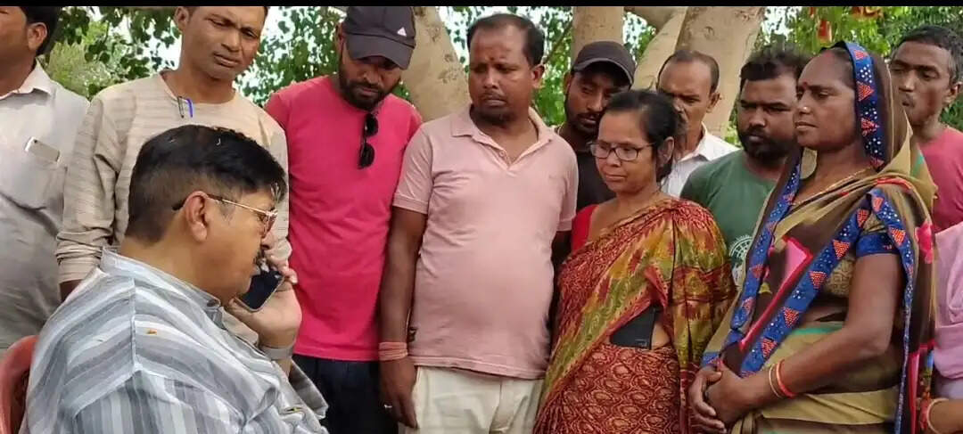 सारठ सीएचसी के आउटसोर्सिंग कर्मियों को 4 माह से नहीं मिला वेतन