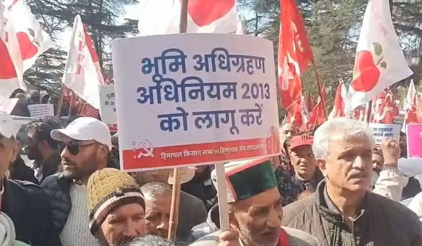 शिमला में किसान–बागवानों का प्रदर्शन, सचिवालय के बाहर डटे, सड़कें जाम