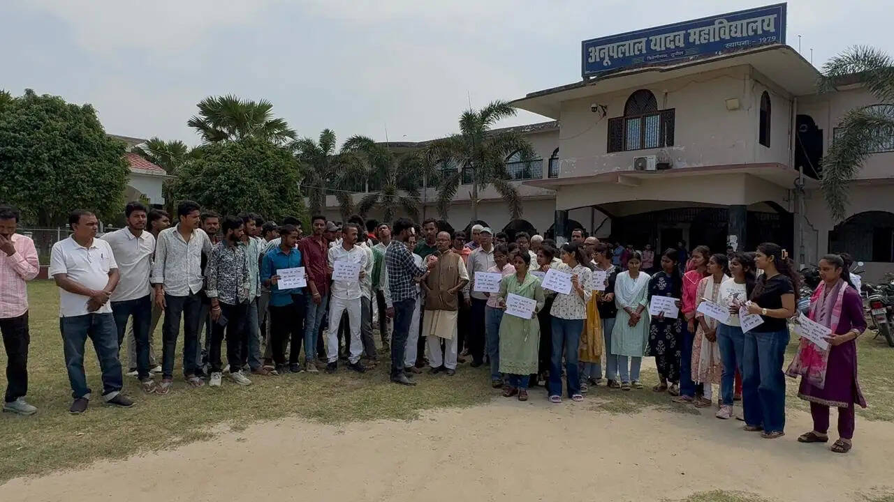 कुलपति प्रो. (डॉ.) विमलेंदु शेखर झा पर लगे आरोप निराधार