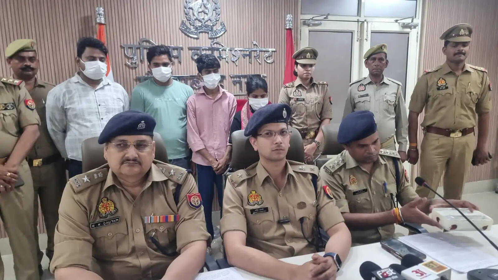 फर्जी तरीके से ईसीएचएस कार्ड का दुरुपयोग कर लोगों का उपचार करवाने वाले गैंग के चार सदस्य गिरफ्तार