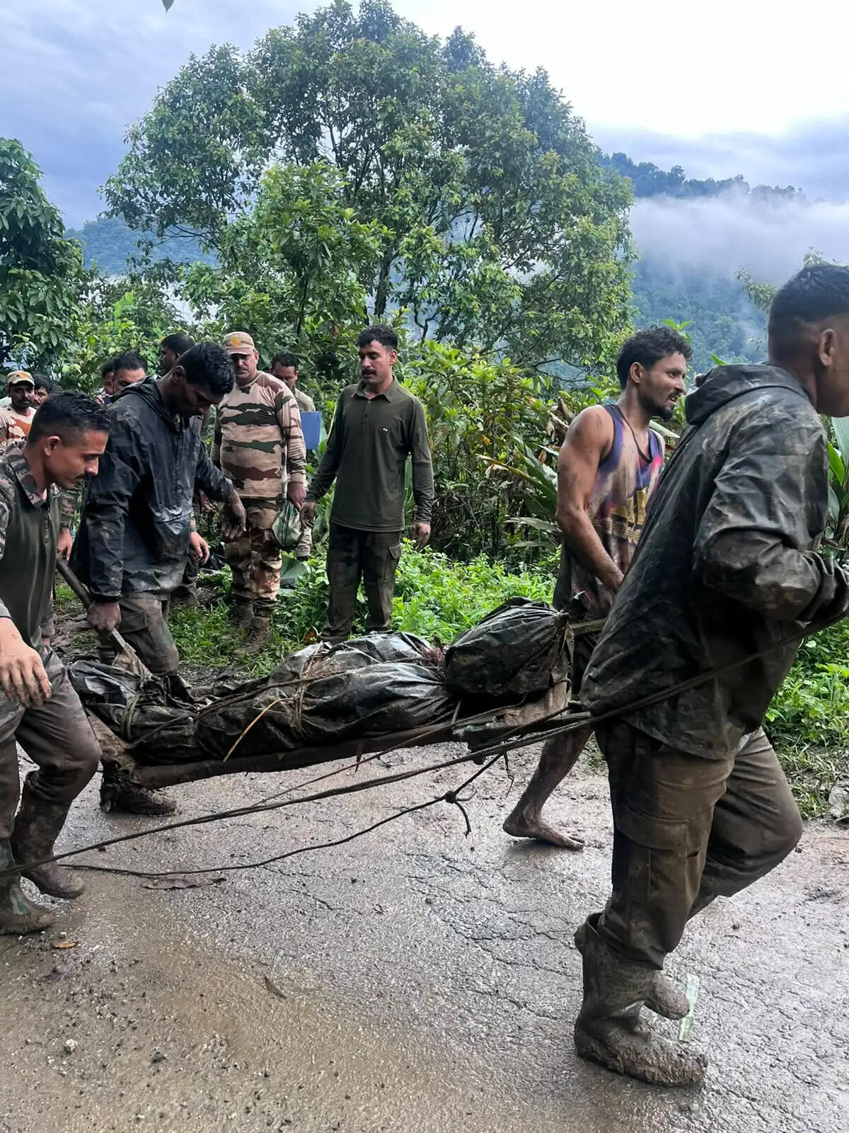 (अपडेट) अरुणाचल के अपर सियांग में भूस्खलन, भाजपा नेता व पत्नी और साली की मौत, दो लोग घायल