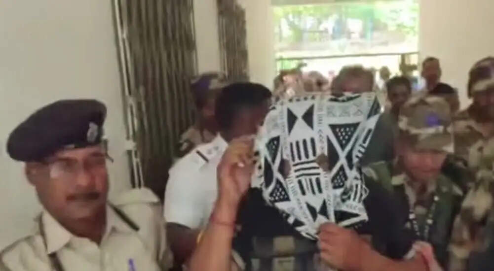 भाजपा नेताओं से गुप्त बैठक के आरोप में तृणमूल ब्लॉक अध्यक्ष हिरासत में