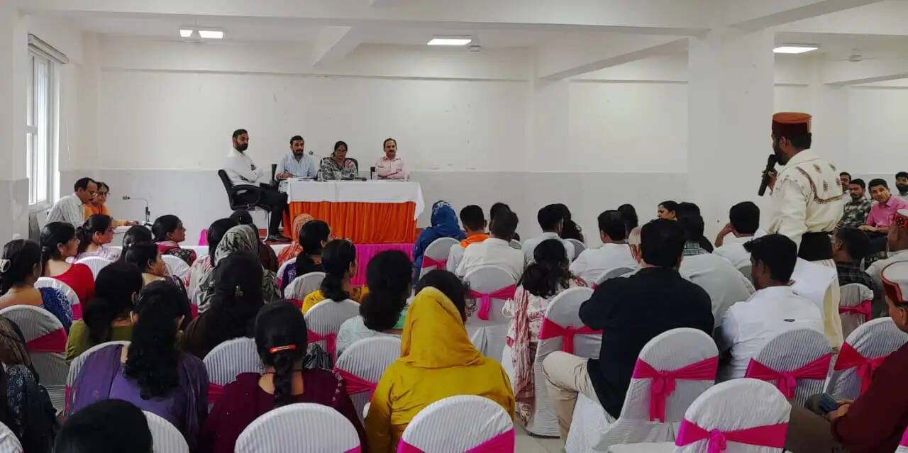 जिला परिषद कांगड़ा की बैठक में विकास योजनाओं और बेसहारा गौवंश पर जोर, अधिकारियों को निर्देश
