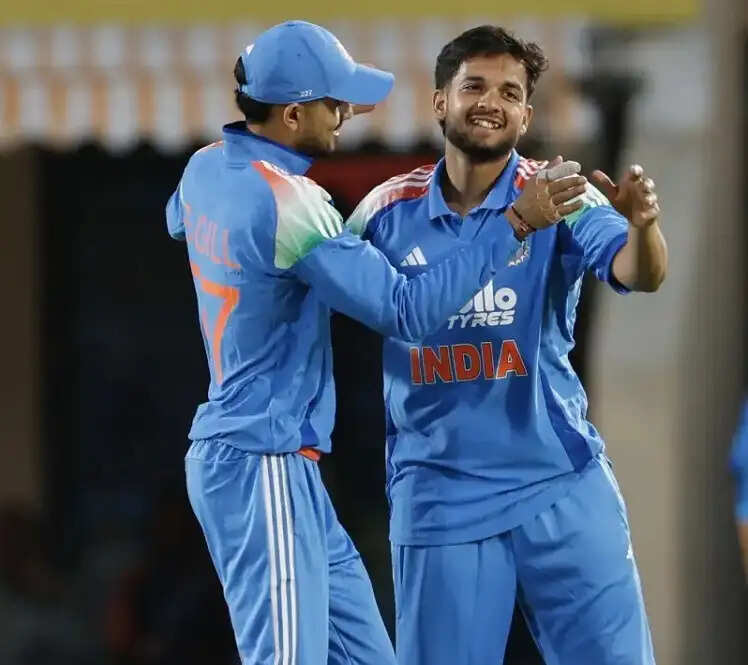 इंग्लैंड के खिलाफ तीसरे वनडे के लिए चोटिल वॉशिंगटन सुंदर की जगह हर्ष दुबे को मौका
