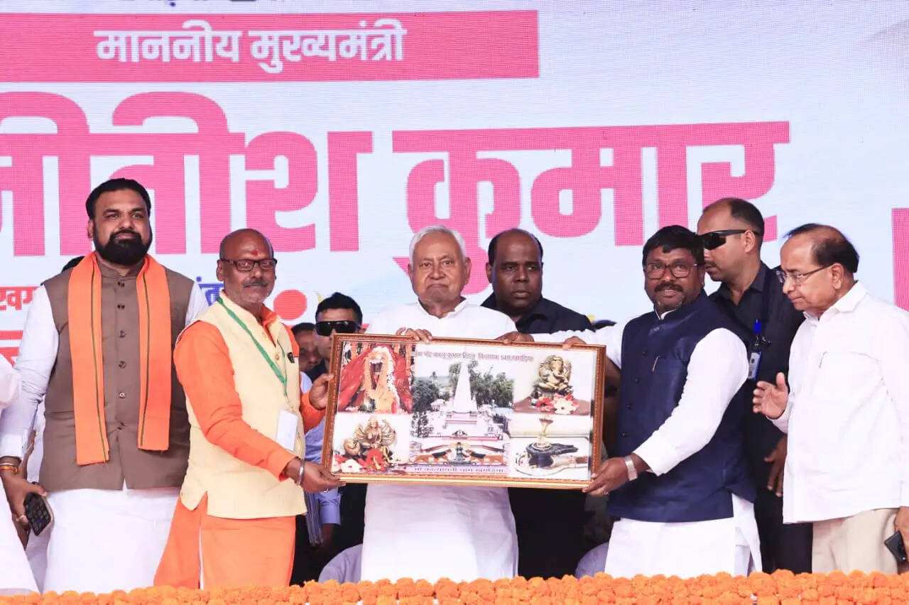 समृद्धि यात्रा: मुख्यमंत्री ने खगड़िया जिले को 304 करोड़ रुपये की दी सौगात, 319 विकास योजनाओं का उद्घाटन एवं शिलान्यास