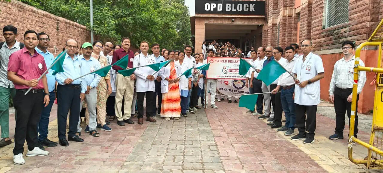 चिकित्सकों ने स्तनपान जागरूकता रैली निकाली