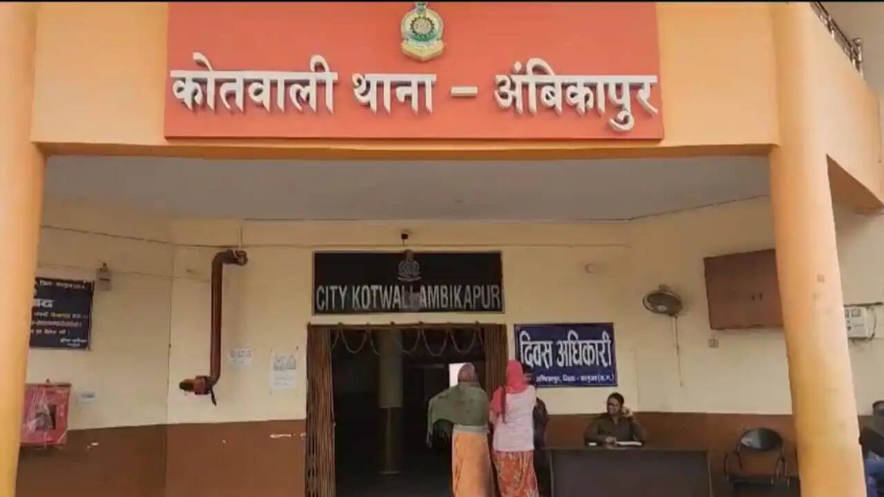अम्बिकापुर : सुलह की कोशिशों के बीच पत्नी को सरेआम दिया 'तीन तलाक', पति सोएब खान के खिलाफ एफआईआर दर्ज