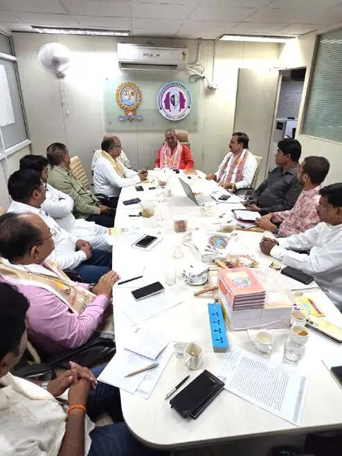 मानव कल्याण की वैश्विक मार्गदर्शिका है गीता: प्रो. आर एन त्रिपाठी