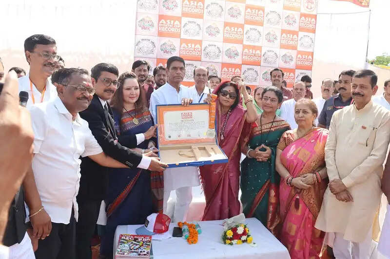 मप्र के मैहर में एक साथ 3430 छात्र-छात्रों ने कथक की प्रस्तुति देकर रचा इतिहास