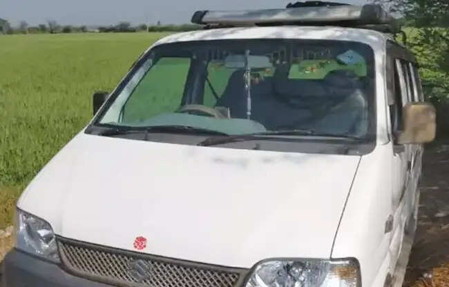 सोनीपत: कार में बैठकर बारहवीं परीक्षा का प्रश्नपत्र हल करती तीन शिक्षिकाएं पकड़ी