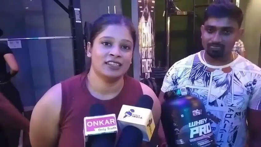 ड्यूटी के बाद जिम में पसीना बहाकर 150 किलो वजन उठाया, हावड़ा की ‘लेडी हरक्यूलिस’ सारनी ने जीता गोल्ड