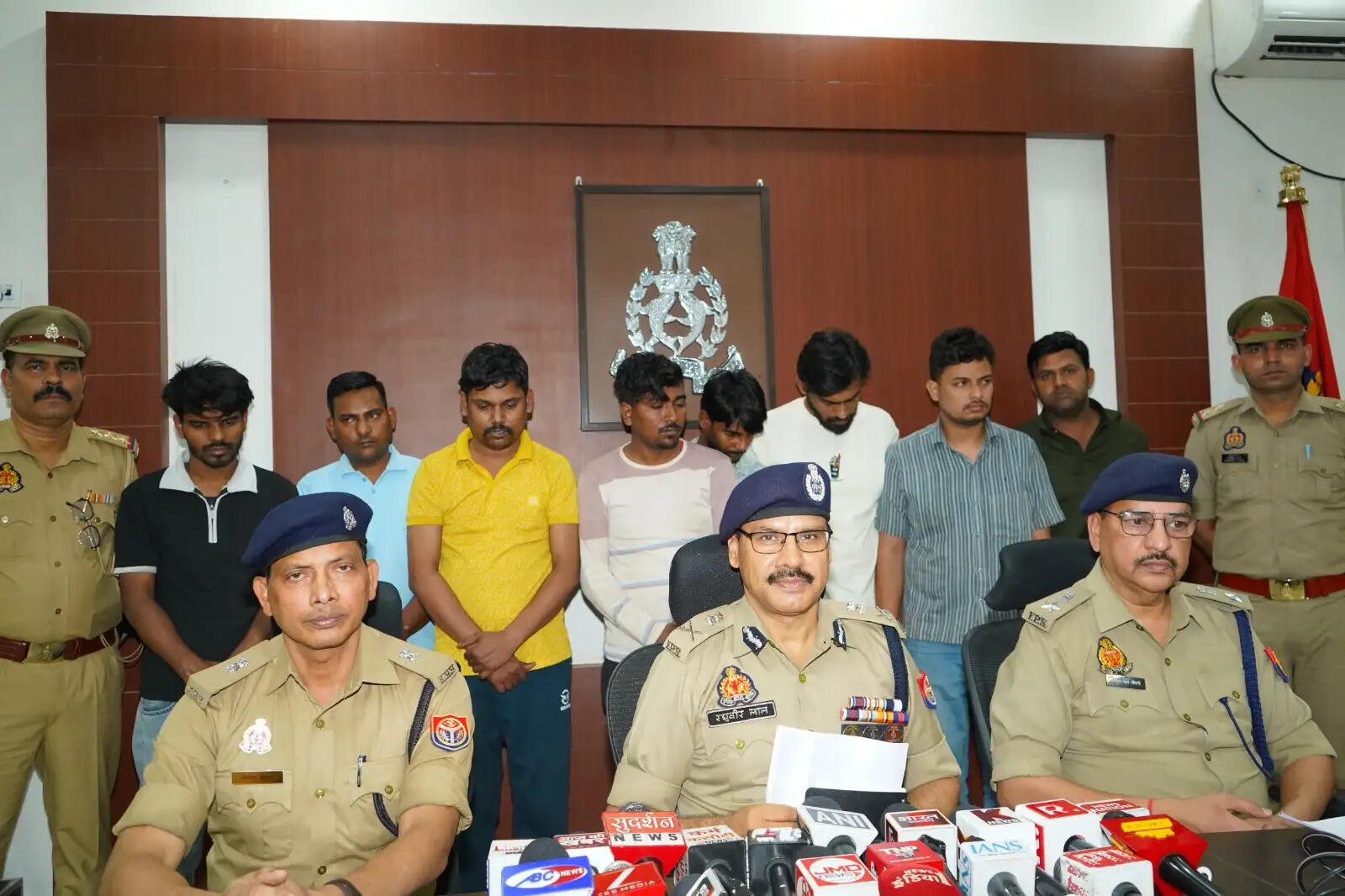 सट्टा गिरोह का भंडाफोड़ : आठ साइबर ठग गिरफ्तार, तीन महीने में एक अरब का लेनदेन उजागर