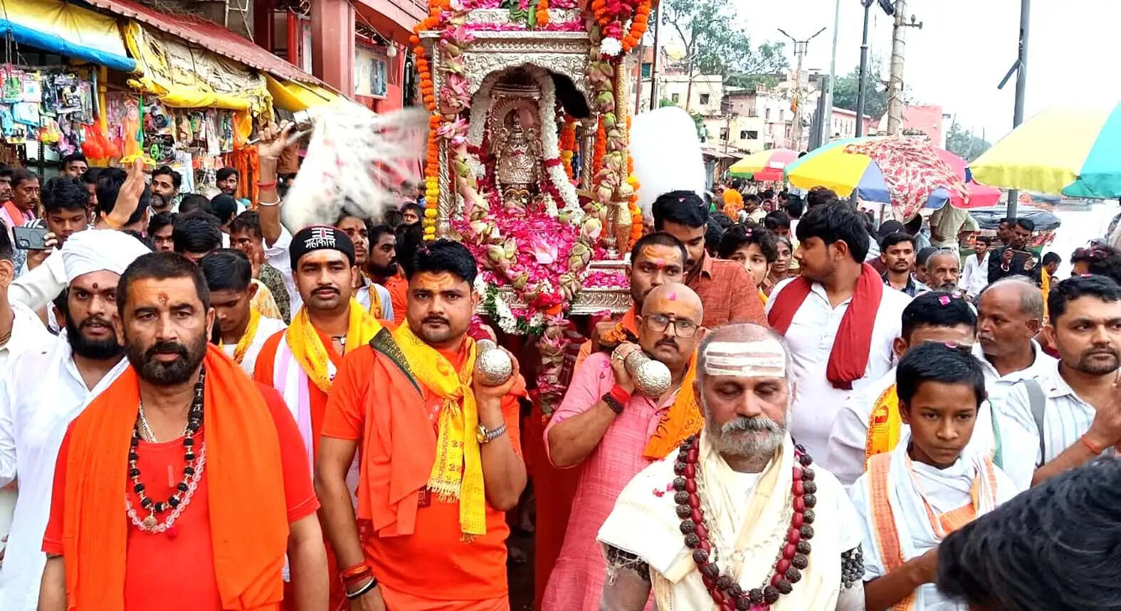 चित्रकूट में धूमधाम से निकाली गई राजाधिराज स्वामी मत्तगजेंद्रनाथ सरकार की पालकी यात्रा