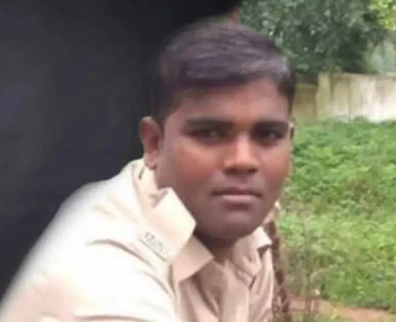 सक्ती&nbsp;के&nbsp;हसौद थाना परिसर में आरक्षक ने फांसी लगाकर की आत्महत्या,&nbsp;जांच&nbsp;में&nbsp;जुटी&nbsp;पुलिस