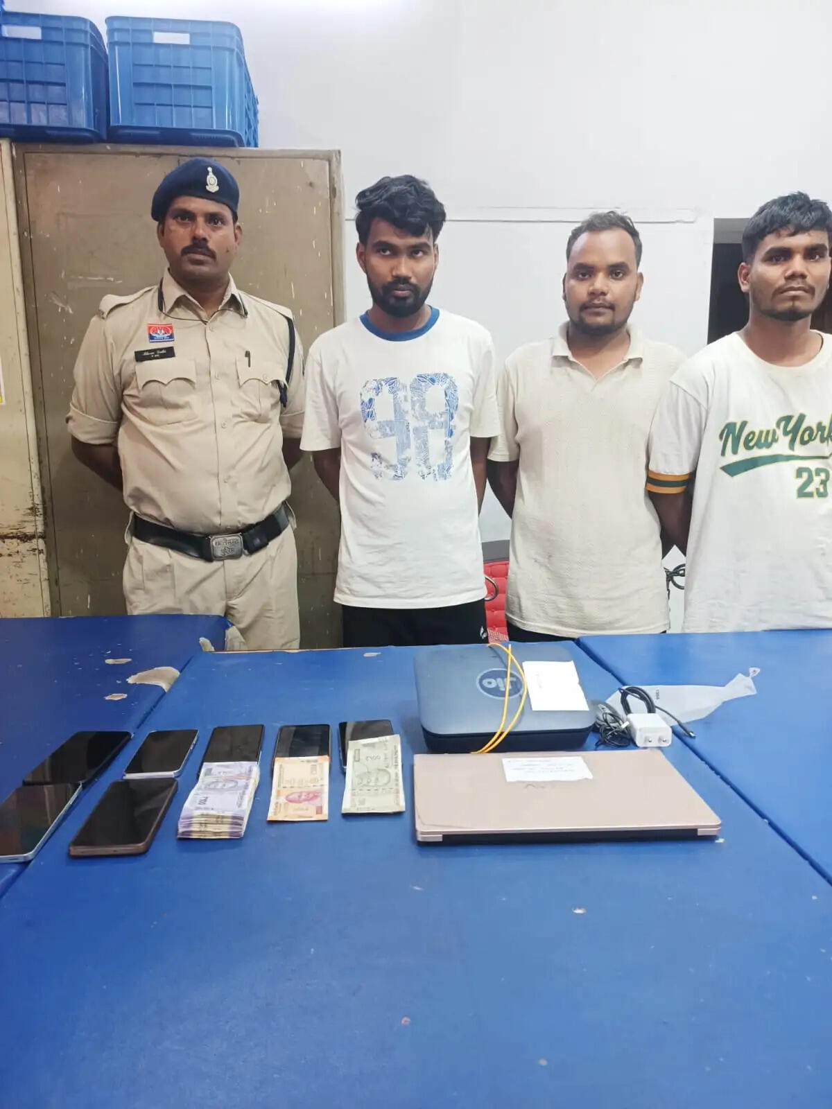 रायपुर में ऑनलाइन सट्टा ऐप संचालित करने वाले तीन आरोपित गिरफ्तार, दो लाख का सामान जब्त