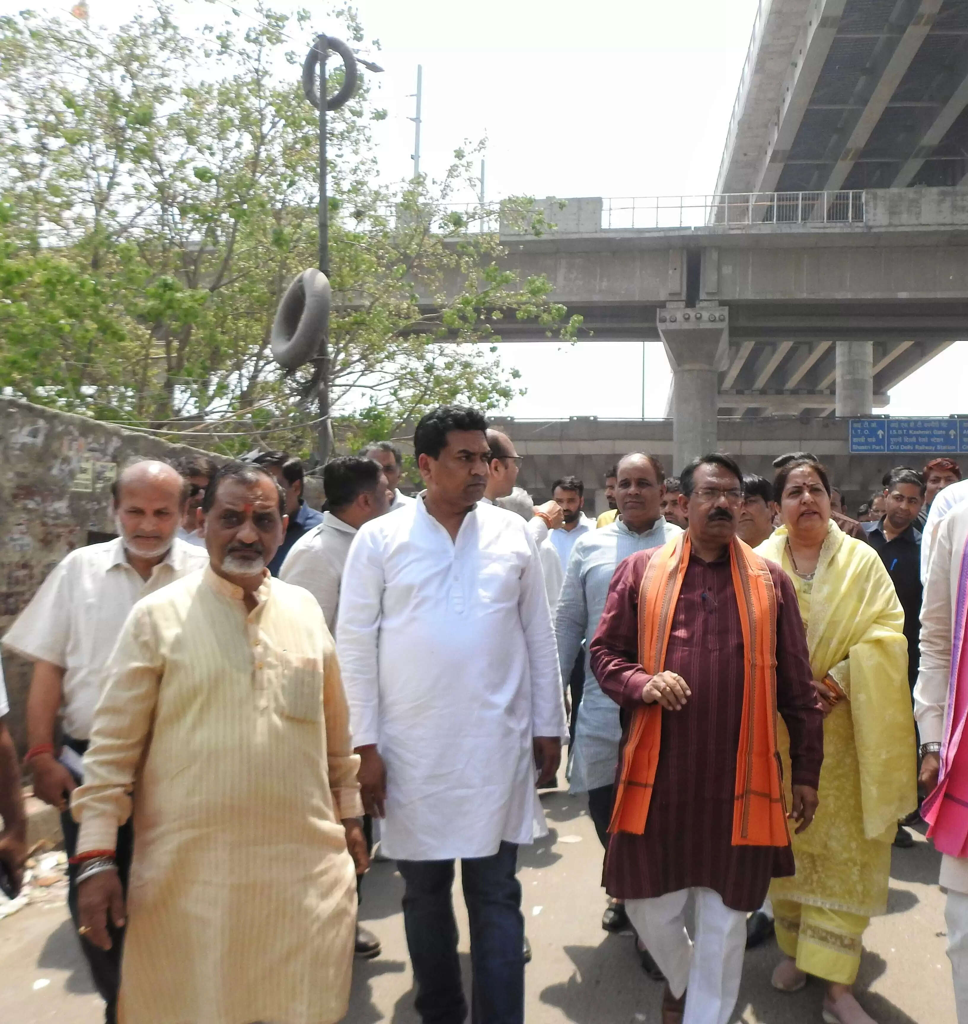 पर्यटन मंत्री कपिल मिश्रा ने किया पूर्वी दिल्ली स्थित खजूरी चौक का निरीक्षण