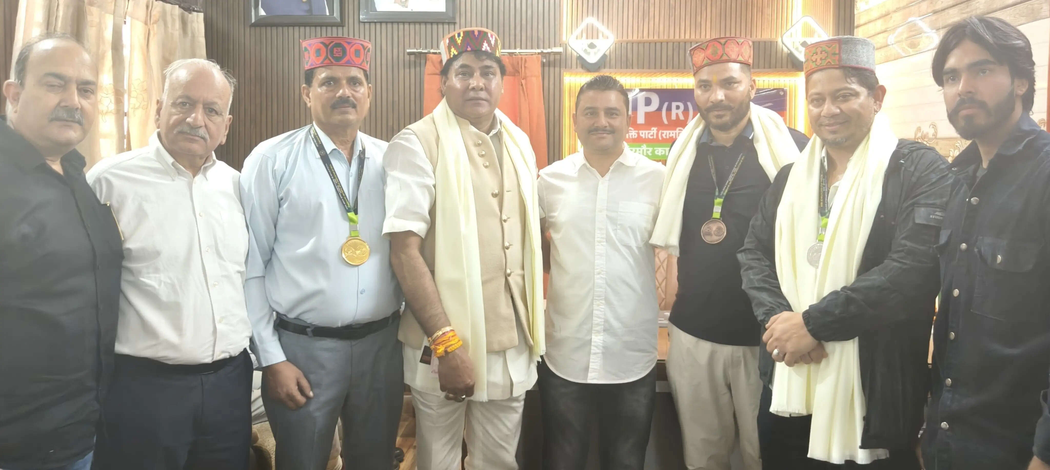 लोक जनशक्ति पार्टी ने सम्मानित किये राष्ट्रीय स्तर के सिरमौर के शूटर