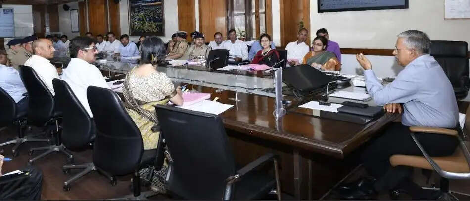 फसल क्षति से प्रभावित किसानों को शीघ्र मुआवजा उपलब्ध कराएं : मुख्य सचिव