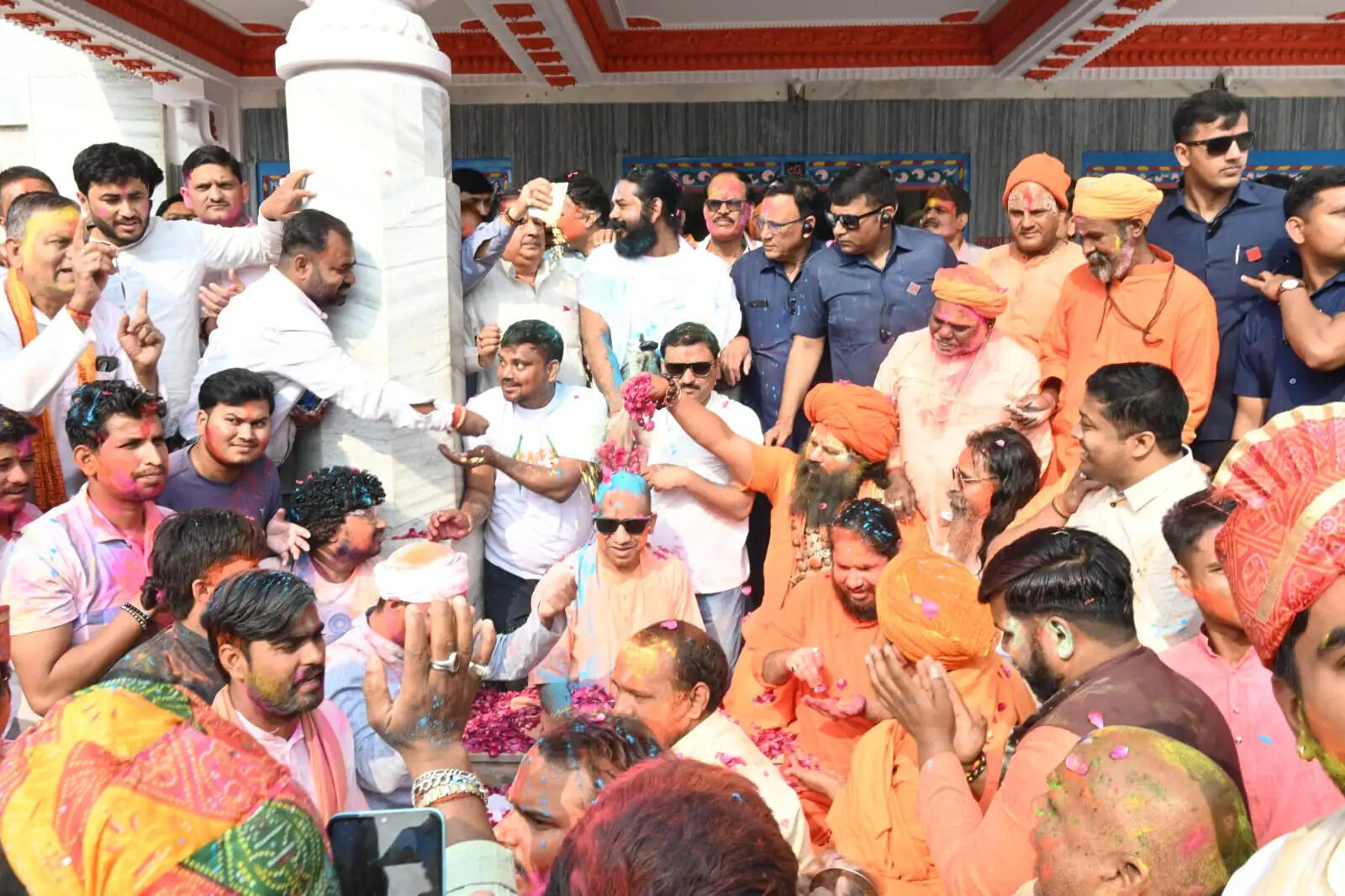 सुरक्षा के भाव और शांति के माहौल में होते हैं उमंग के पर्व : मुख्यमंत्री योगी