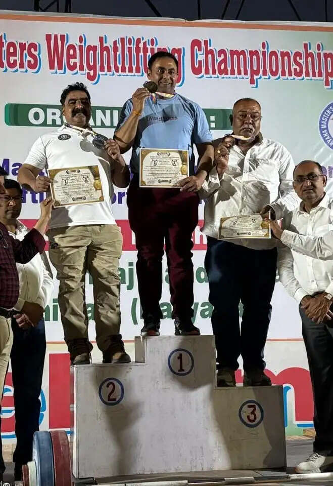 52 वर्ष की उम्र में बीकानेर के विक्रम बिस्सा ने राष्ट्रीय वेटलिफ्टिंग में जीता कांस्य पदक