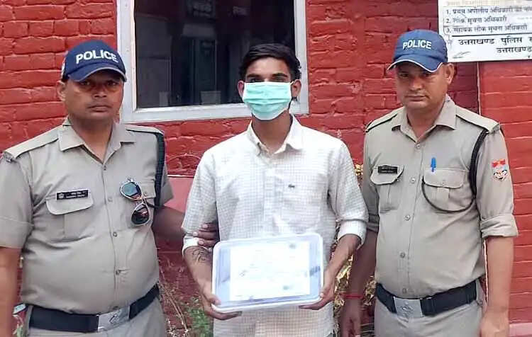 फायरिंग का फरार आरोपित,तमंचे के साथ गिरफ्तार