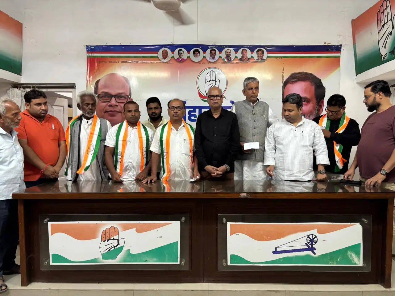बसपा के पूर्व जोनल प्रभारी सुरेंद्र कुमार दास समर्थकों के साथ कांग्रेस में हुए शामिल