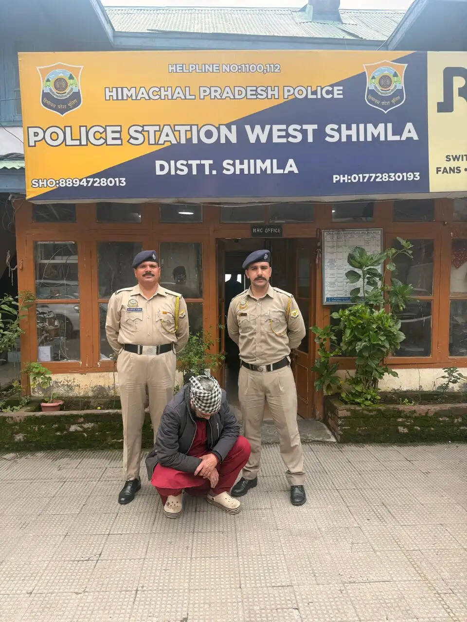 पुलिस की मकान में दबिश, अफीम और लाखों की नकदी सहित एक गिरफ्तार