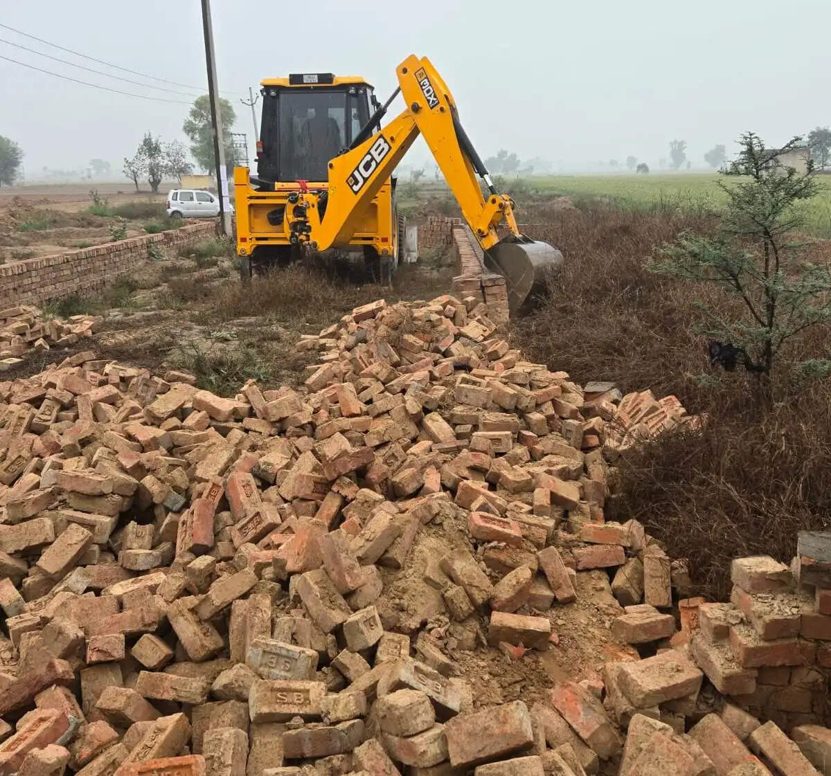 सिरसा: डीटीपी ने अवैध निर्माण को किया ध्वस्त