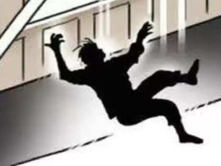 ज्योतिषाचार्य ने तेरहवीं मंजिल से कूदकर की आत्महत्या, फ्लैट में मिला मां का शव