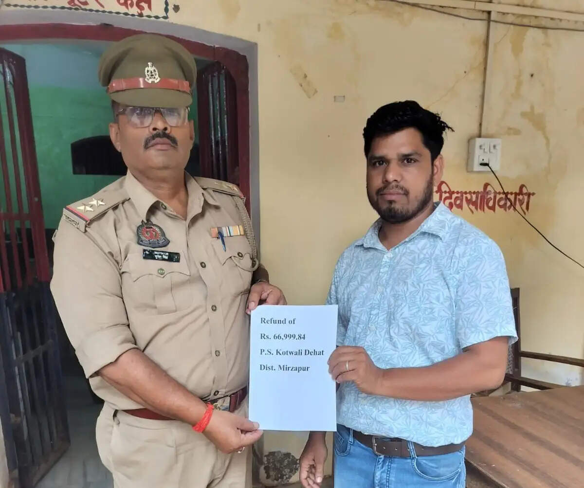 मोबाइल हैक कर ठगे गए 83 हजार, पुलिस ने लौटाए 66,999 रुपये